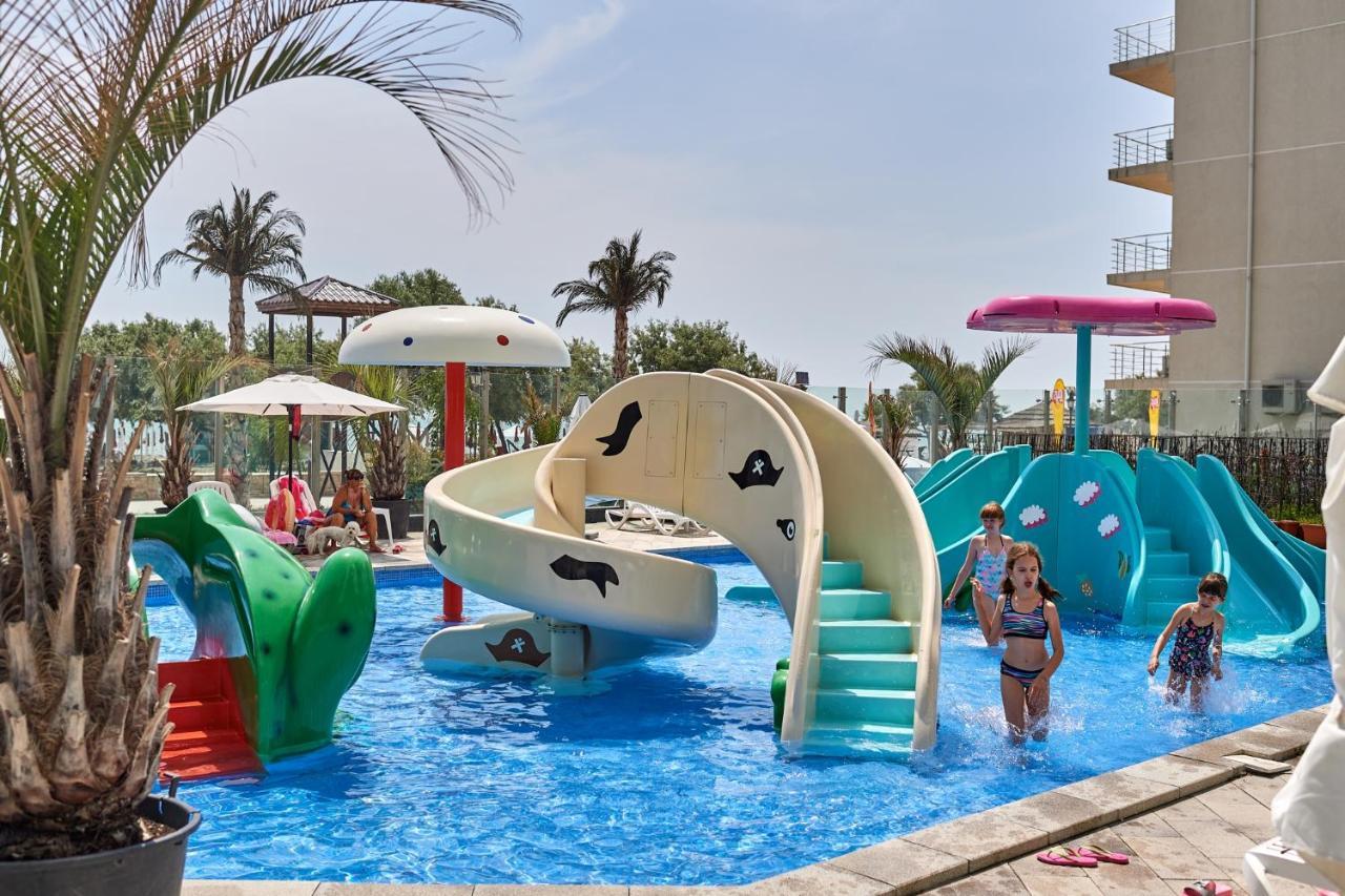 Coral Aparthotel Pool & Spa Mamaia Nord Navodari Exterior photo